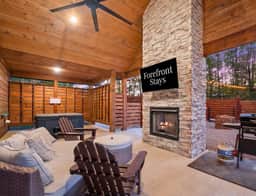 Cozy Poolside Getaway for Couples and Small Groups