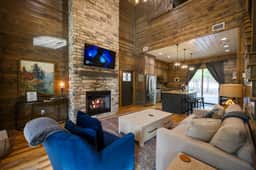 Waterfront, Hot Tub, Fire Pit, Fishing & Games!