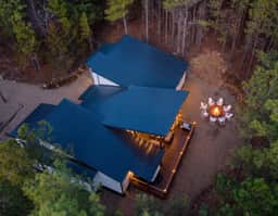 NEW! 4 King Suites, Hot Tub, Fire Pit, Spacious