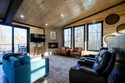 New! Heated Pool, Hottub, Stream, Bunk Room, Games