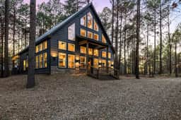 NEW! Outdoor Lounge, Hot Tub, Firepit, King Suites