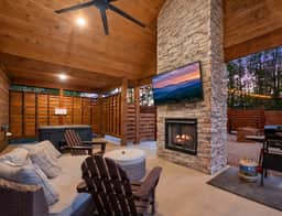 Cozy Broken Bow Cabin for Couples - Image 4