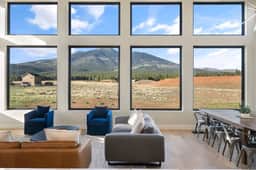 The Bluebird Flagstaff, Jacuzzi, Sleeps 26 - Image 2