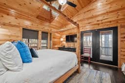 Fishing Bear Lodge - Image 4