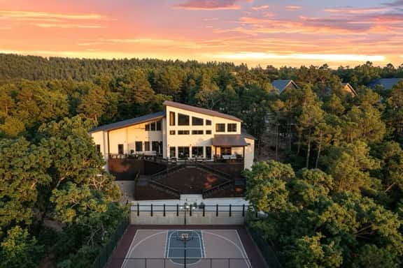Bella Vista - Image 1