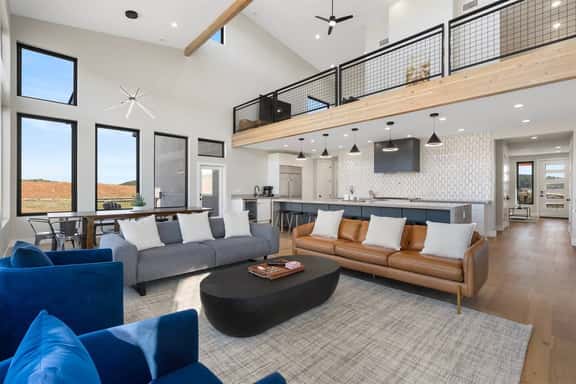The Bluebird Flagstaff, Jacuzzi, Sleeps 26 - Image 1