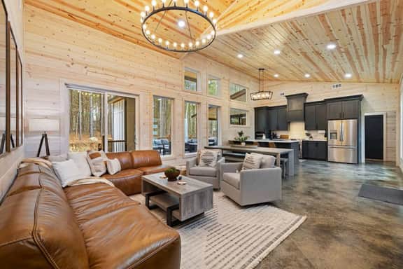 NEW! 4 King Suites, Hot Tub, Fire Pit, Spacious
