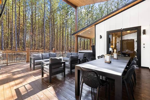 NEW! 4 King Suites, Hot Tub, Fire Pit, Spacious