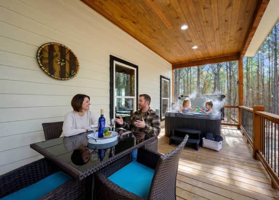 Couples Retreat w/ Hot Tub, Jacuzzi, Fireplaces