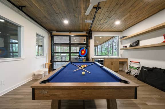 5 Bedroom Sleeps 24, Pets OK, Hot Tub, Game Room.