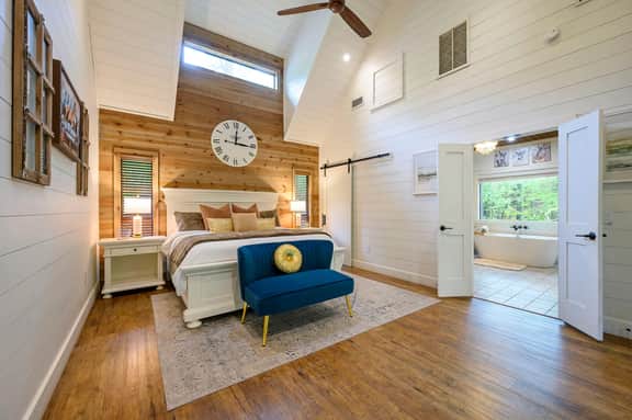 NEW! Hot Tub, Fireplace, Spa Bath, Boat Parking