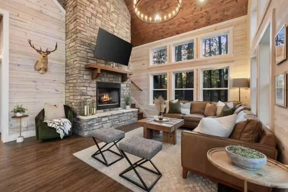 NEW! Outdoor Lounge, Hot Tub, Firepit, King Suites