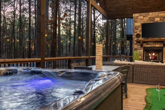 NEW! Outdoor Lounge, Hot Tub, Firepit, King Suites