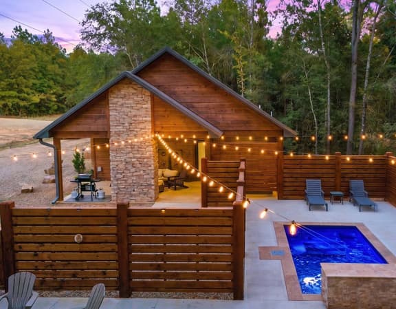 Cozy Poolside Getaway for Couples and Small Groups