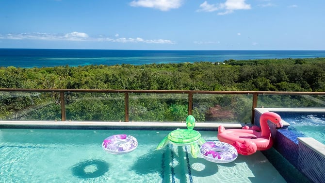 Stay Roatan